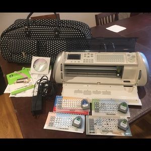 Cricut Expression plus accessories